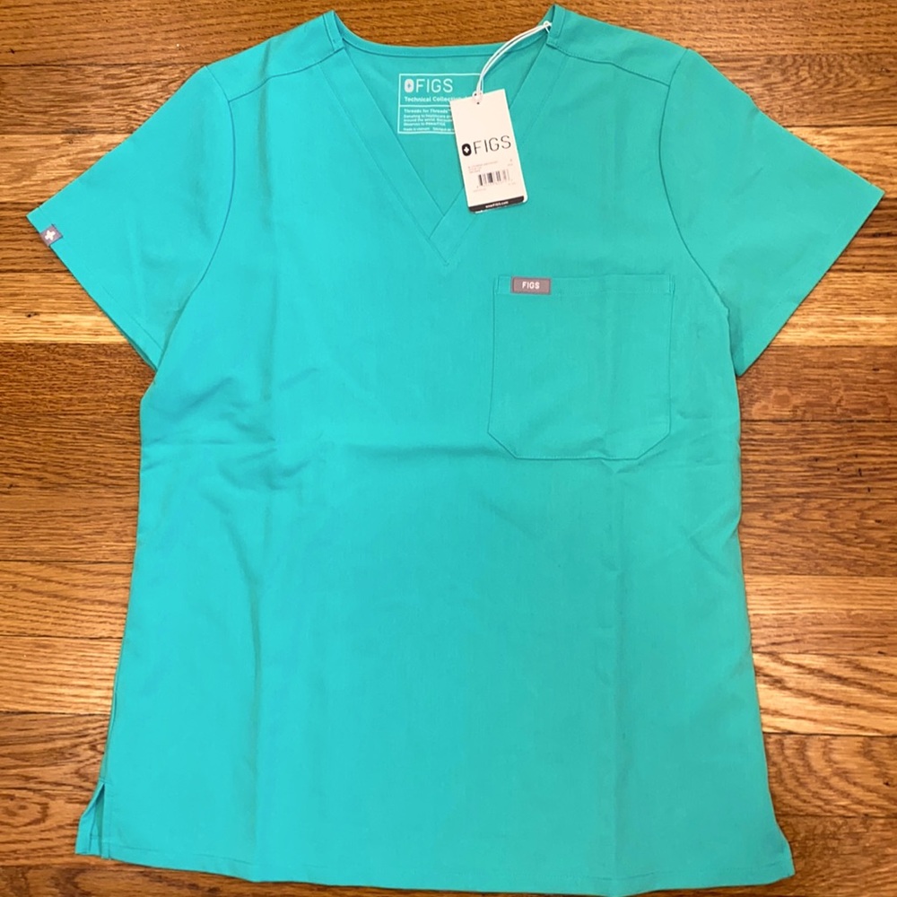 Figs scrub top
